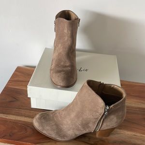 Jamilaftan taupe gently worn suede boots